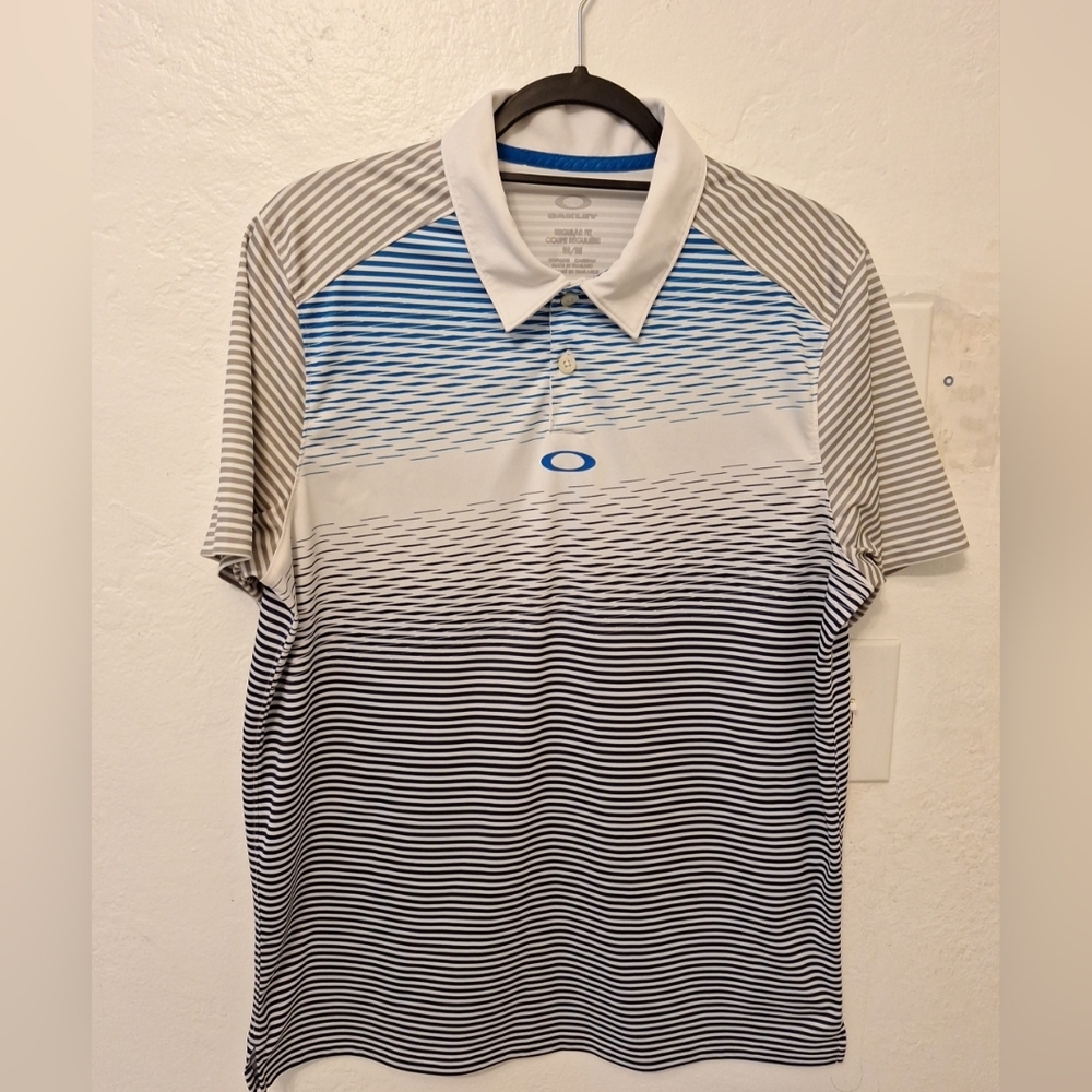Oakley Men's Regular Fit Polo Shirt in medium